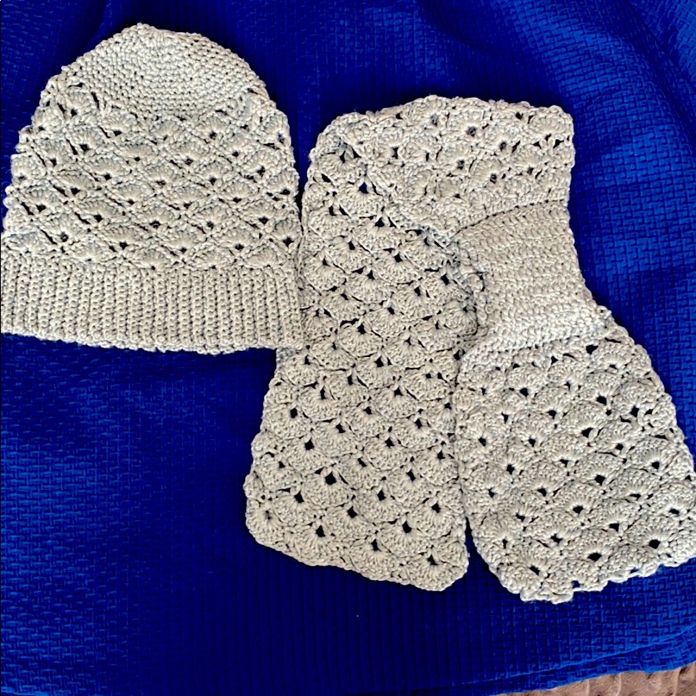 NWOT Handmade Crochet Silvery Grey Ascot Scarf/Hat